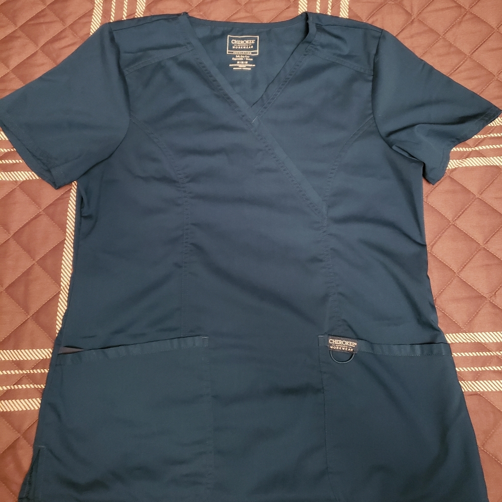 Cherokee Size Medium Scrub Top